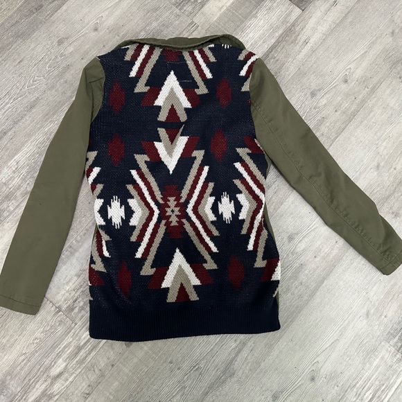 Women’s jacket with beautiful woven design on back - Picture 2 of 2